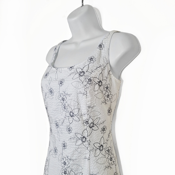 Amanda Smith Textured Floral Fit & Flare Dress - Picture 3 of 9